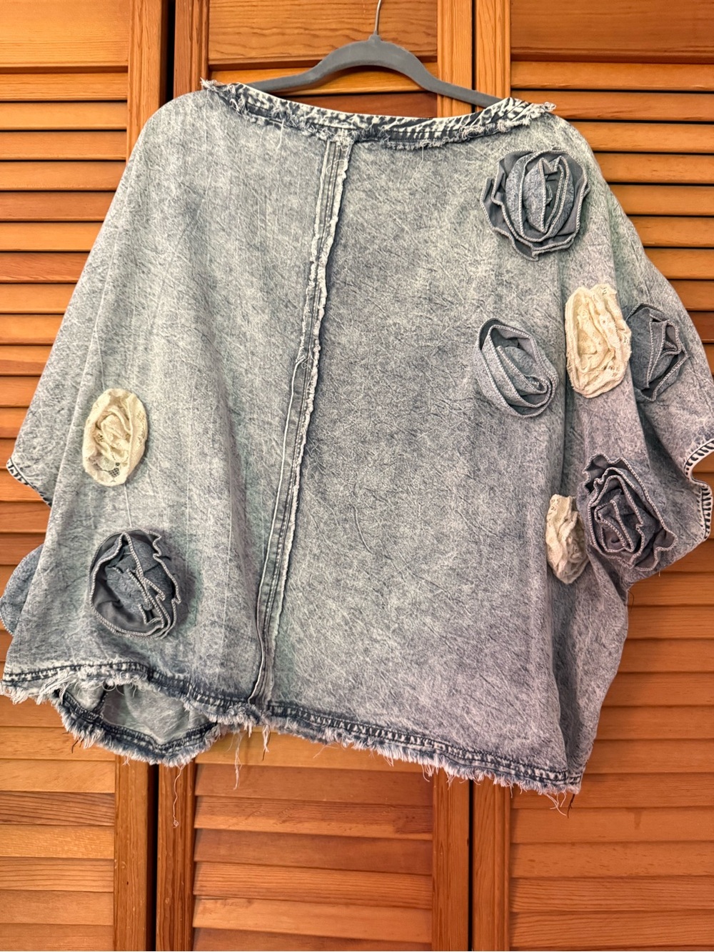 Oli & Hali Acid Wash Oversized, Boxy Blue Floral Rosette Crop Top - Picture 6 of 7